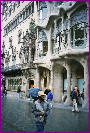 Even More Gaudi Detail.jpg - 61944 Bytes